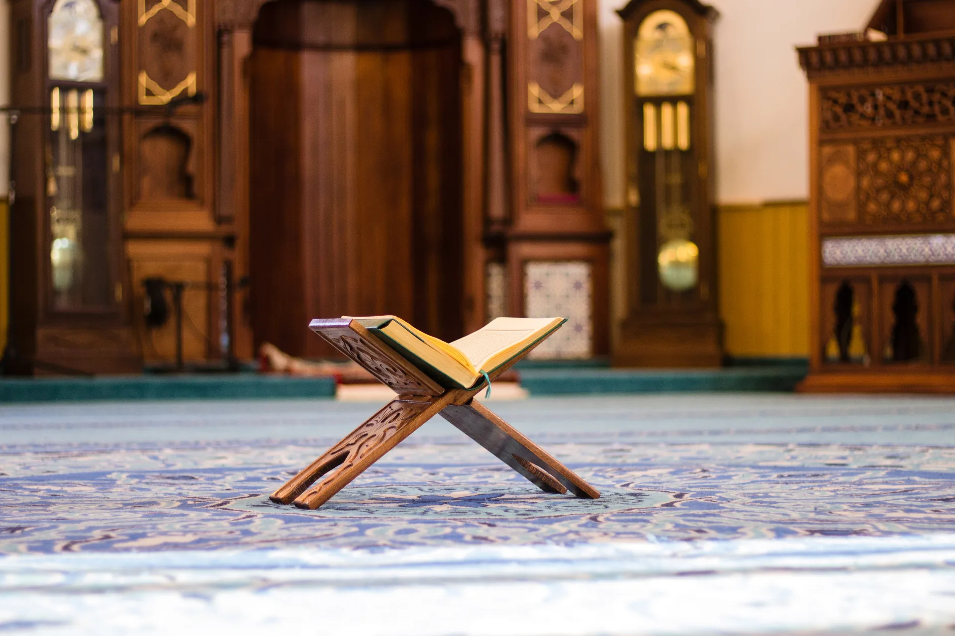 Innenansicht der Yavuz Sultan Selim Moschee in Heidelberg
