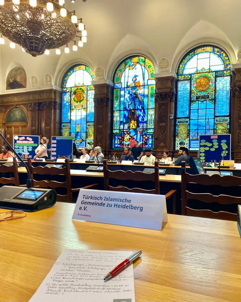 Teilnehmende eines Workshops des Heidelberger Runden Tischs gegen Rassismus im Rathaus.