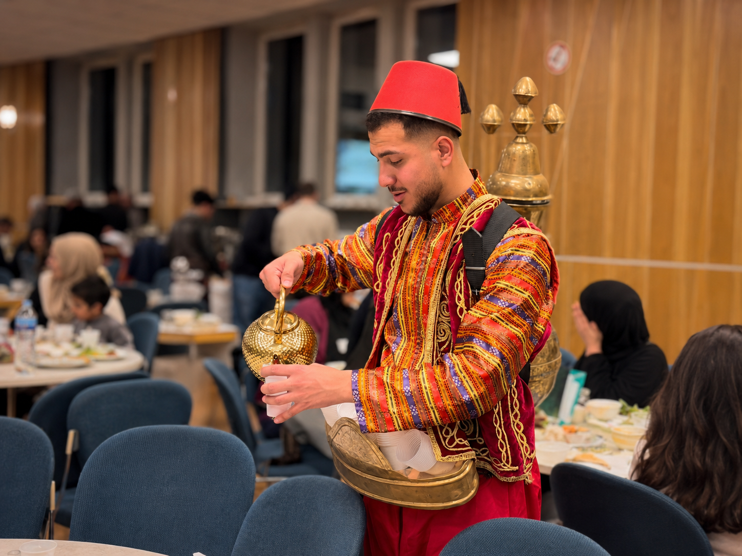 Osmanlı-Şerbet-Ausschank beim Tag der offenen Moschee